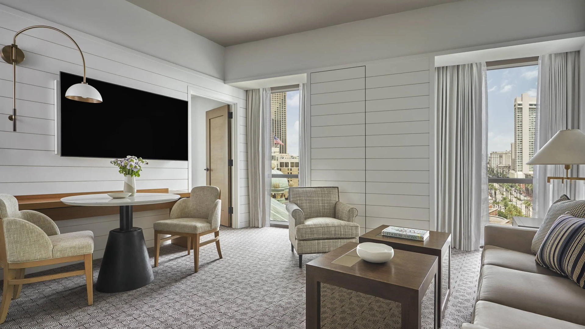 Отель Four Seasons New Orleans