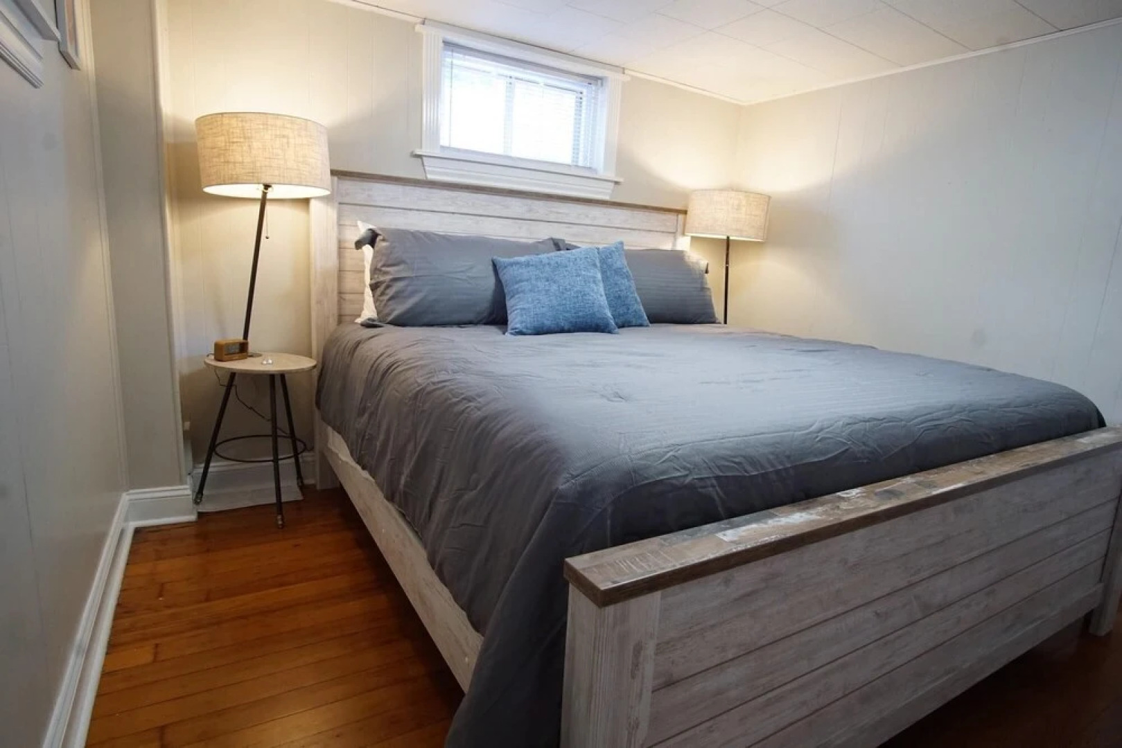 Charming Bungalow Next to UNC-FREE Cruiser Bikes!