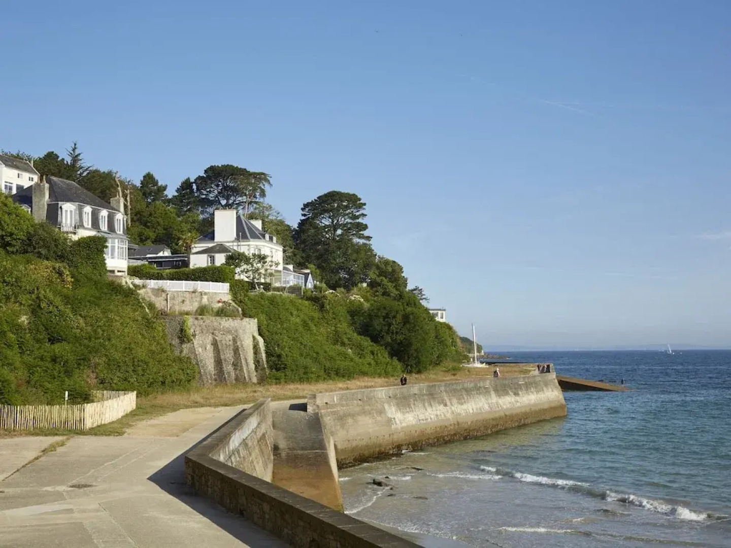 Seafront Apartment Near a Beach