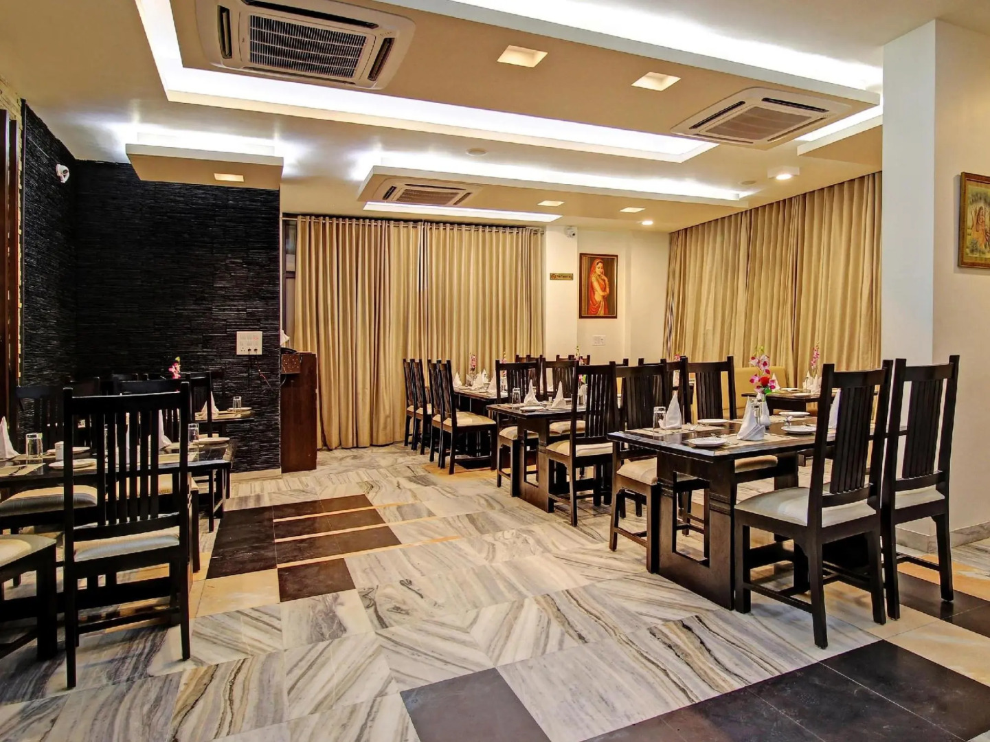 Hotel Nawalgarh Plaza