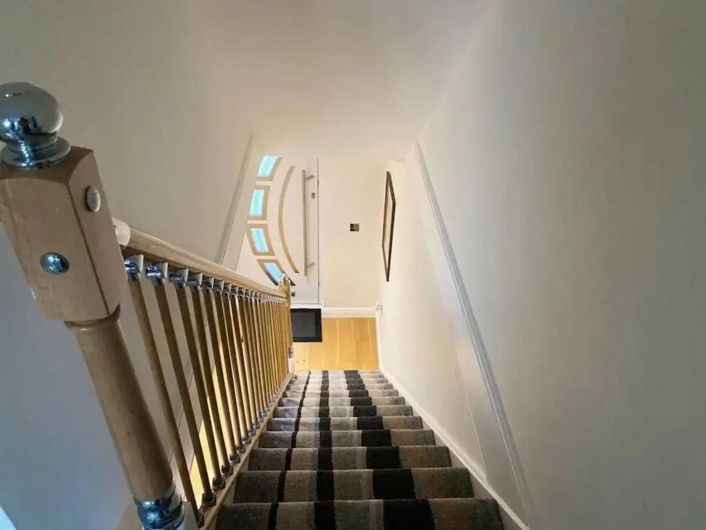 4-bed House With Private Garden in Barnsley!