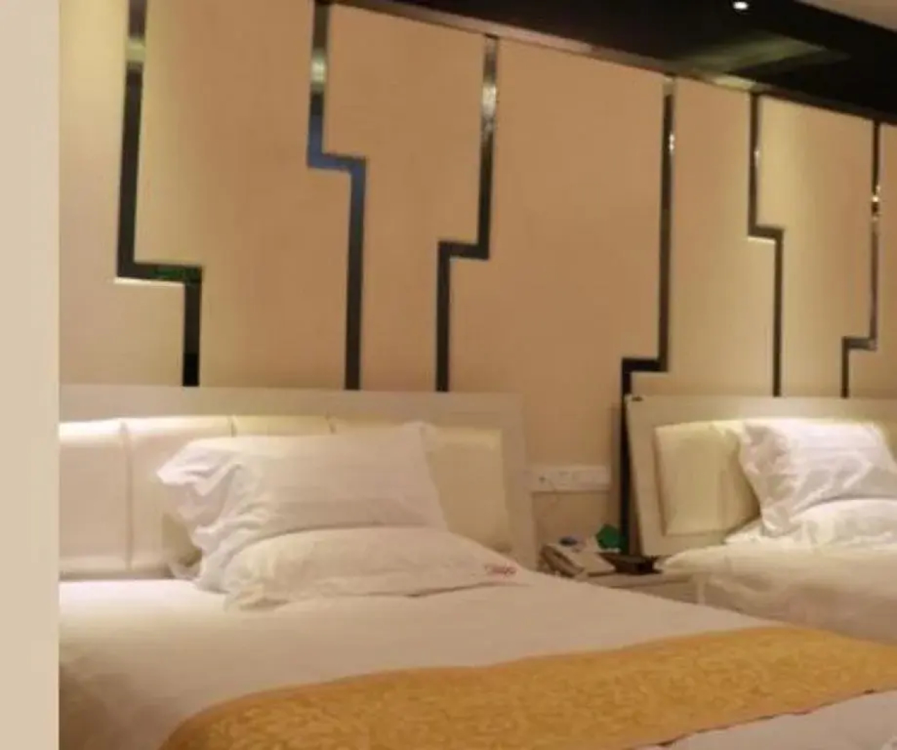 Xuancheng 2099 Theme Holiday Hotel