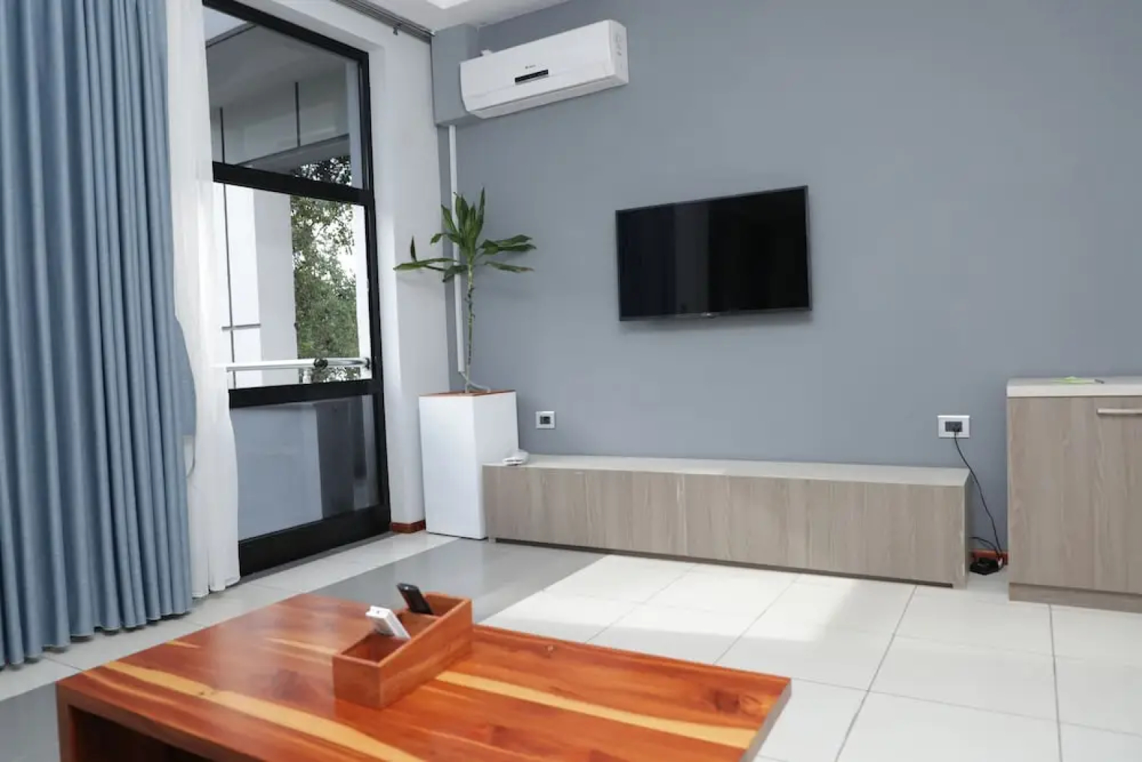 Villa Alpha International Hotel