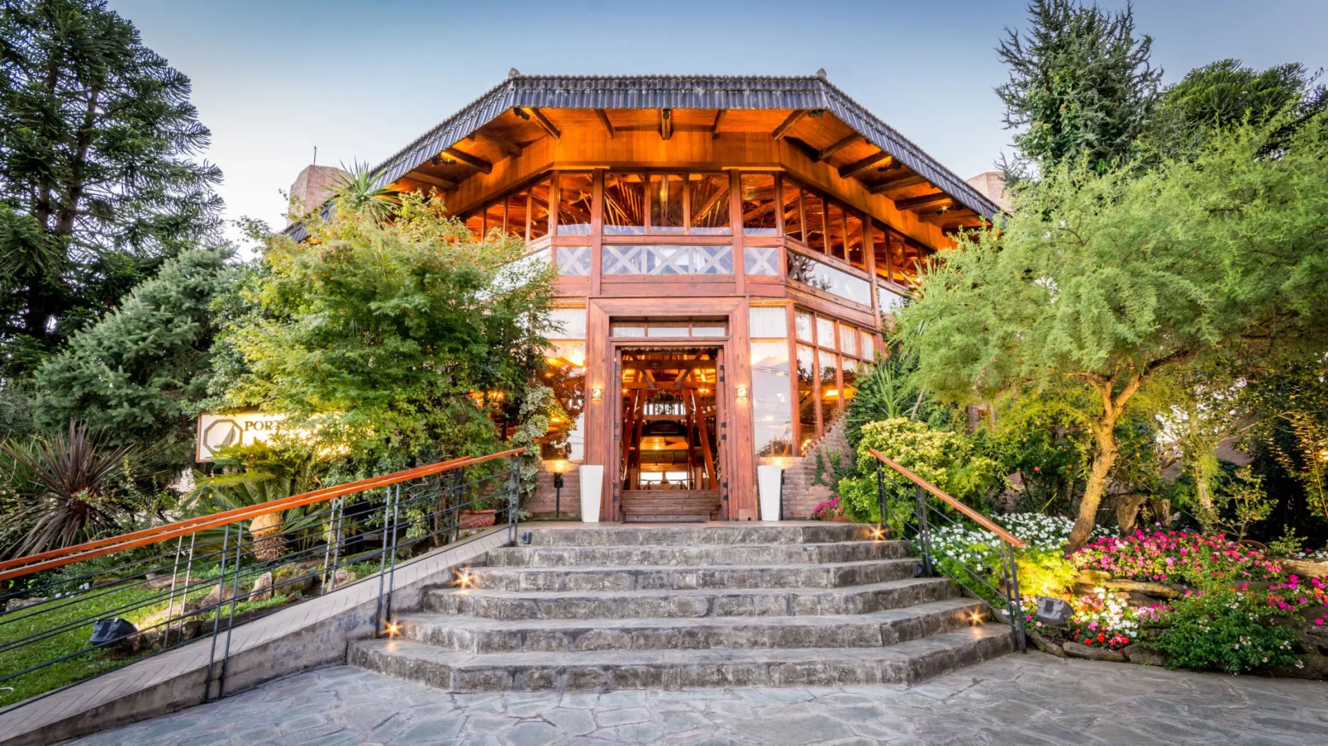 Portal del Lago Hotel