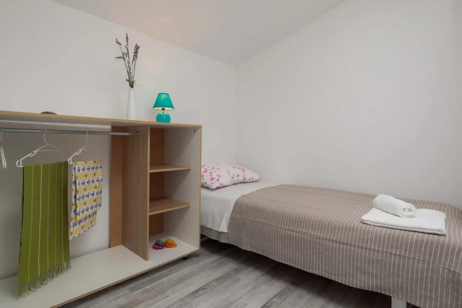 A8 - Modern apt With Terrace, 3 min Walk to Beach