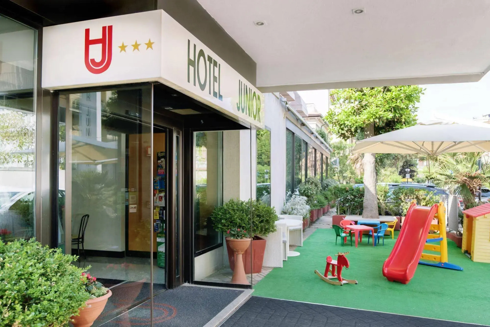 Hotel Junior
