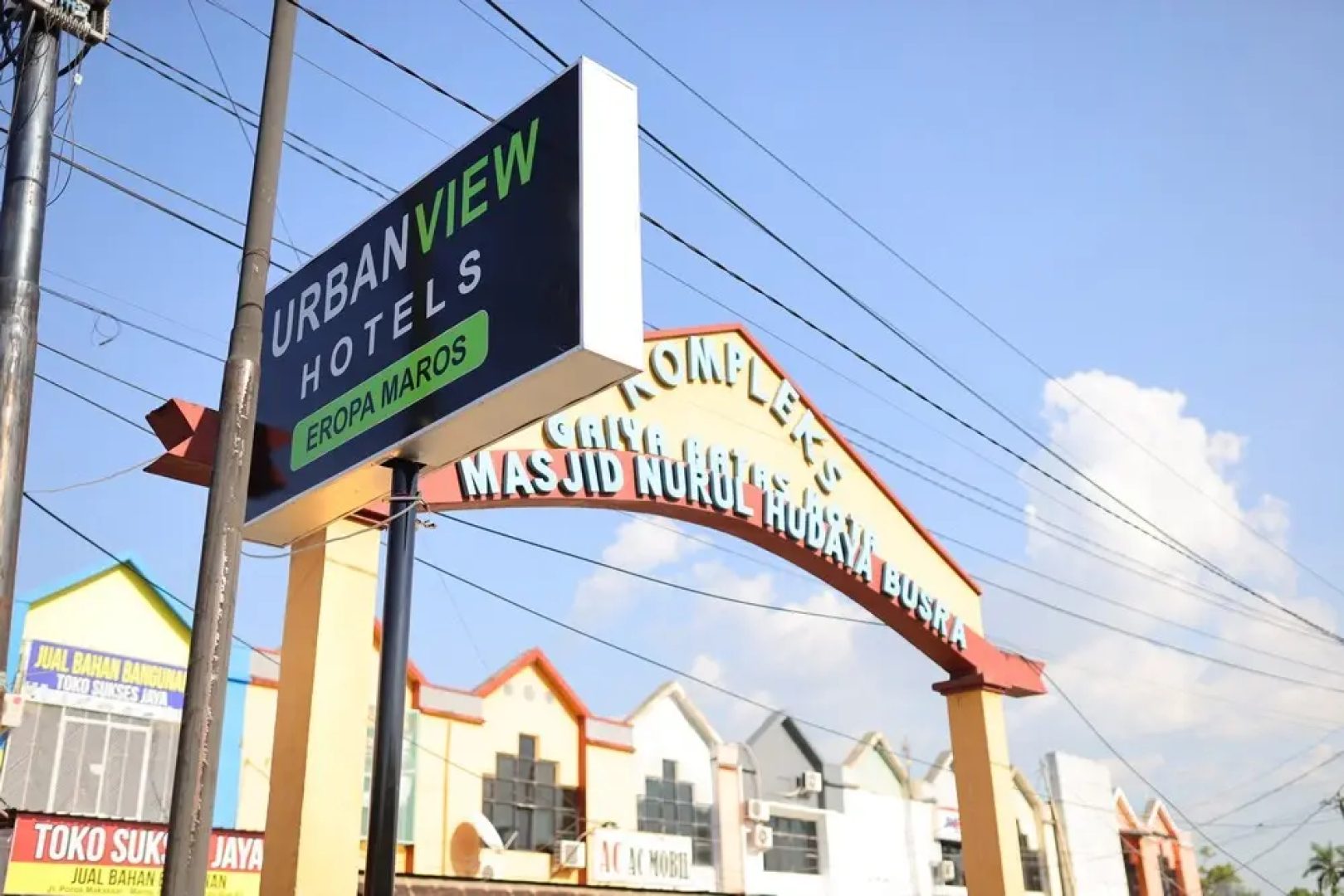 Urbanview Hotel Eropa Maros near Sultan Hasanuddin Airport by RedDoorz