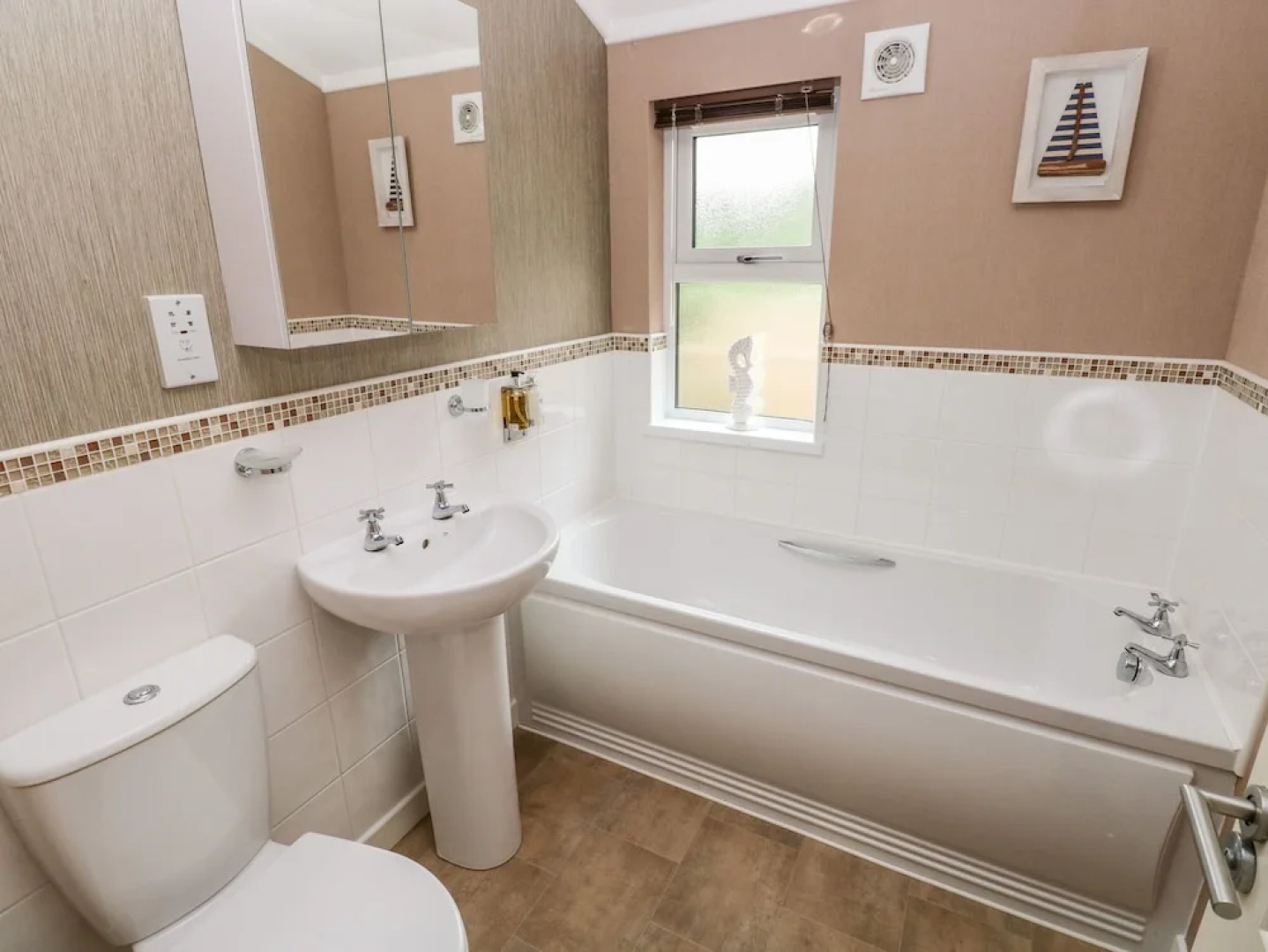 1 Hornbeam Lodge