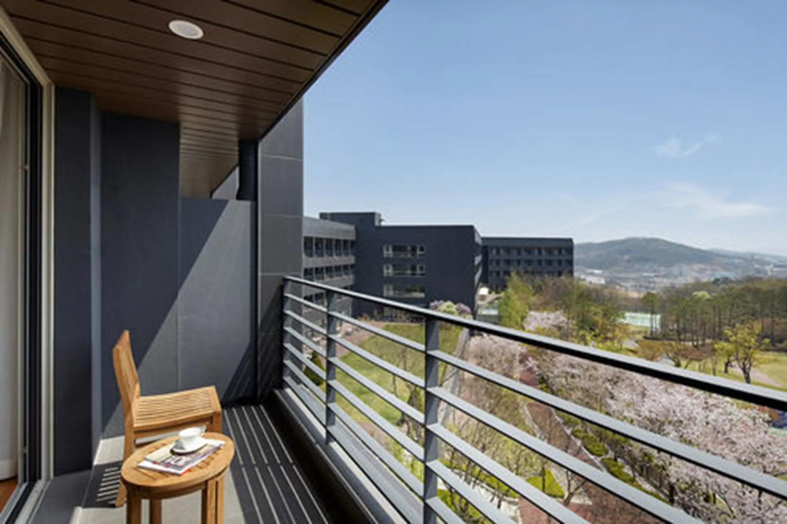 Rolling Hills Hotel