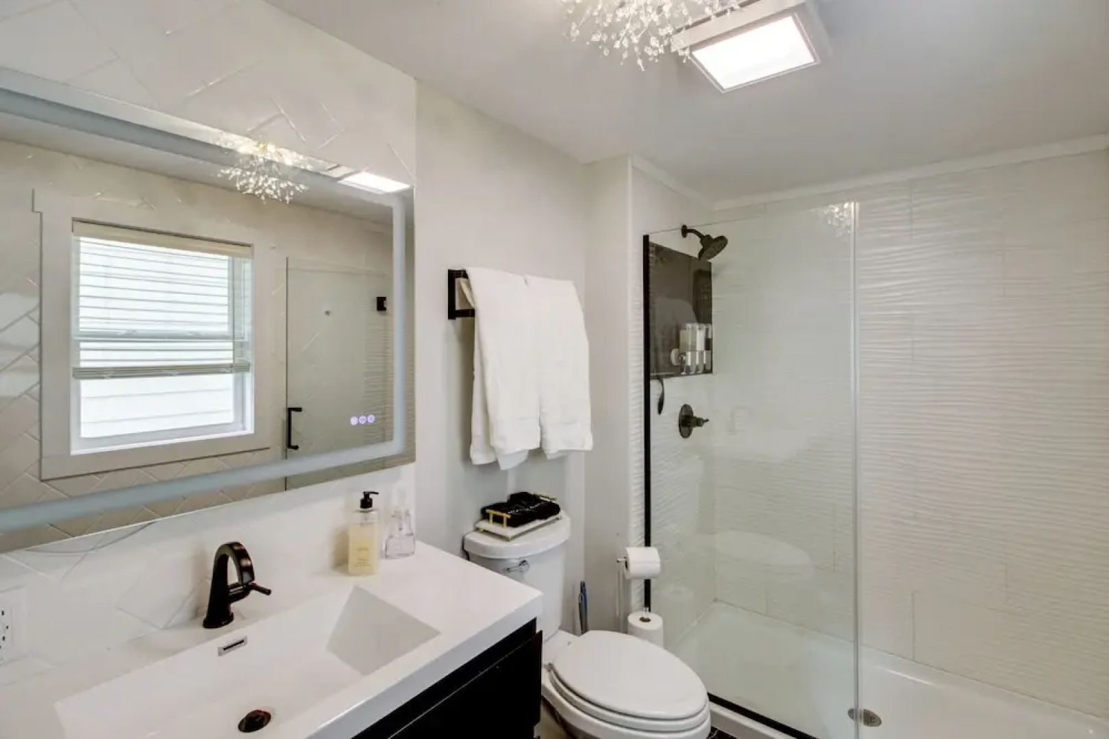 Stylish 'crosby Cottage' - 1 Mi to Serpent Lake!