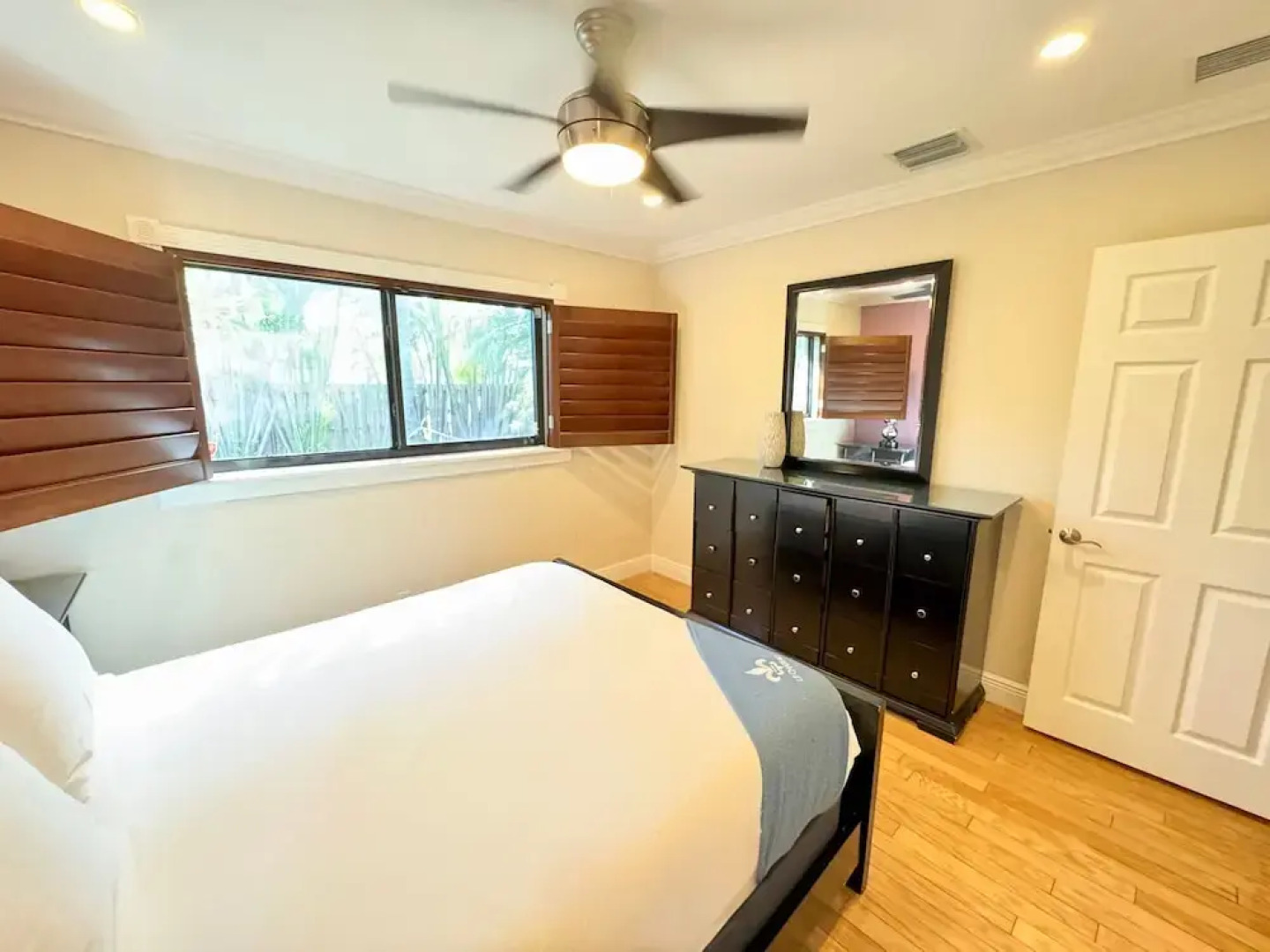 Vidal Manor 4BR Oasis w Pool Cabana- Wilton Dr