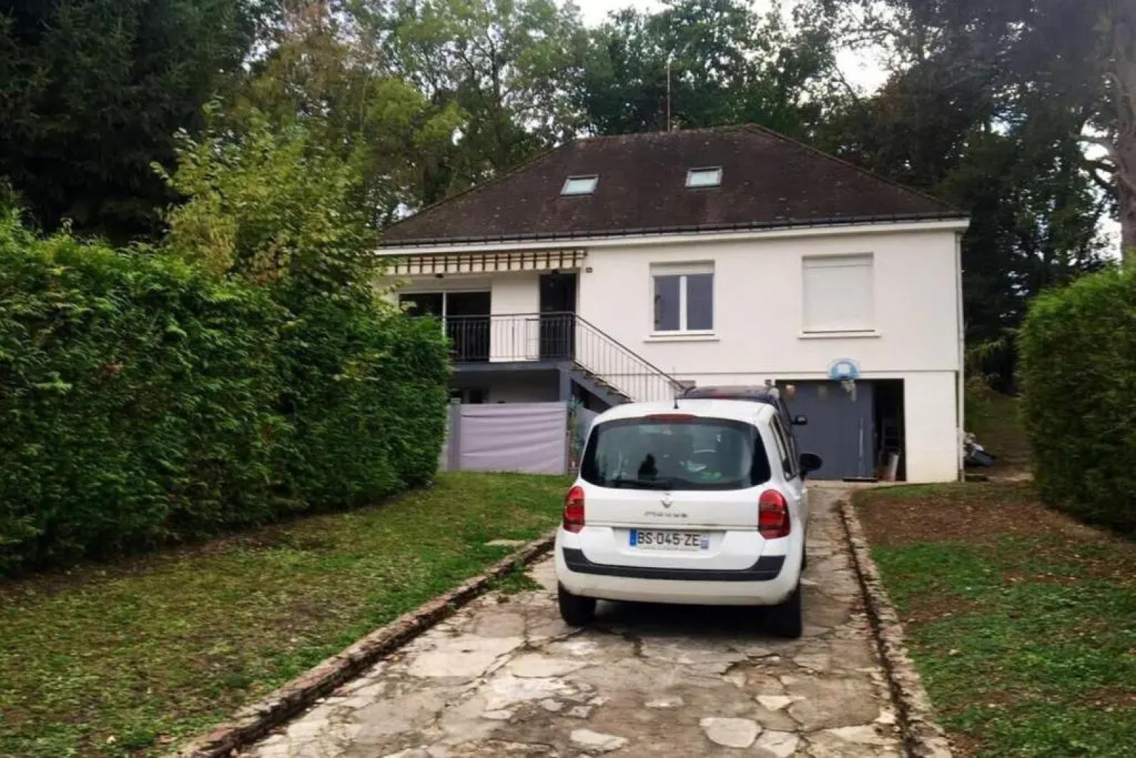 F2 in large house 800 m from Tours in lush greenery