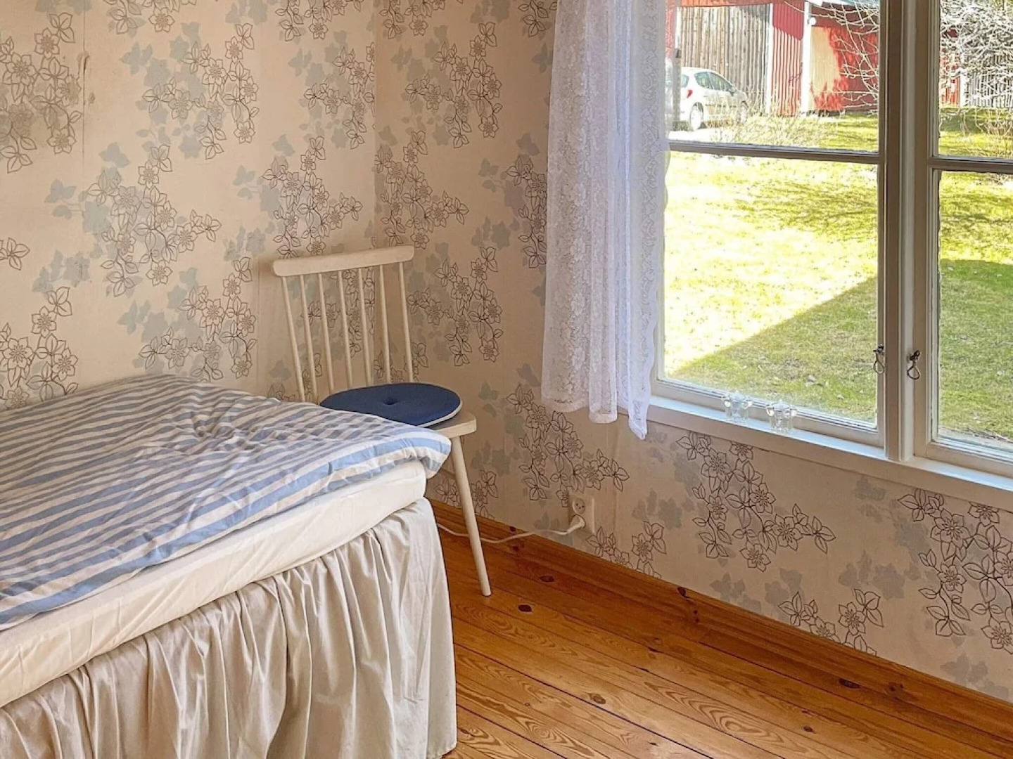 Lakefront Cottage in Torsebo