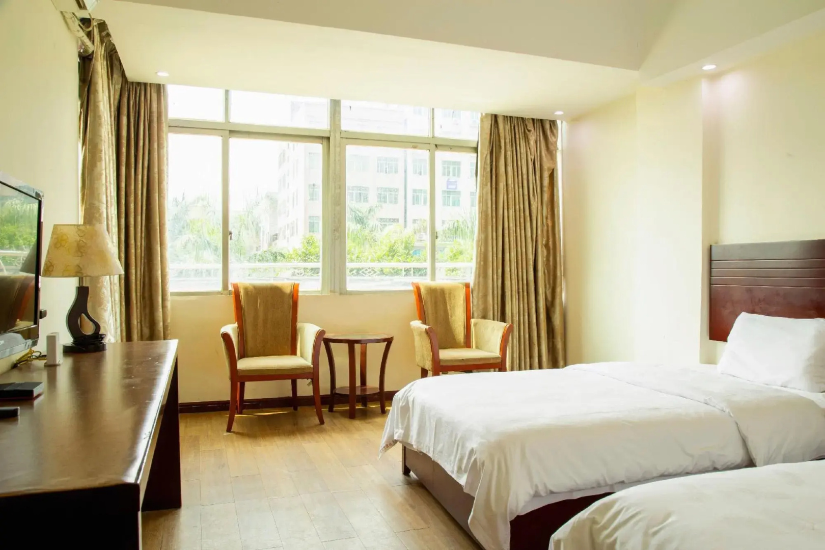 Mazhang Junfu Business Hotel