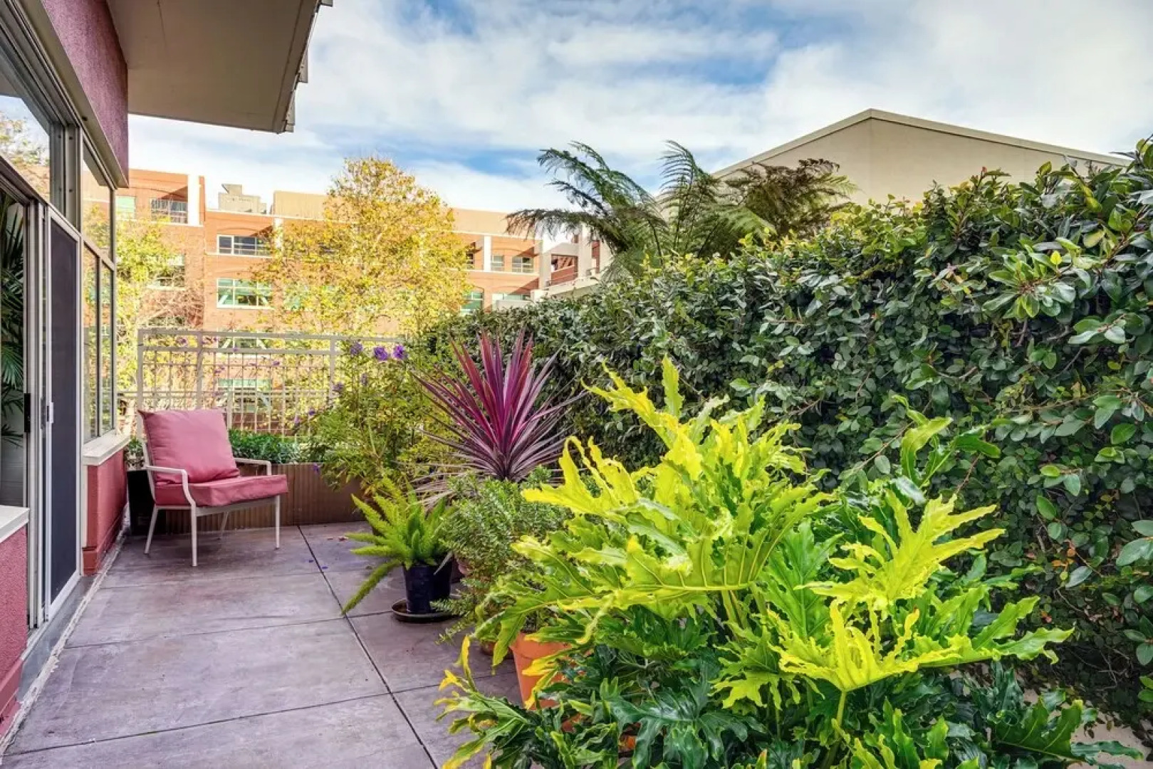 Luxe Condo w/ Private Patio & Perks in Emeryville!