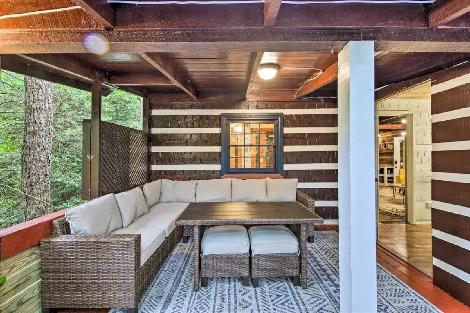 Charming Blue Ridge Mountain Cabin w/ Hot Tub