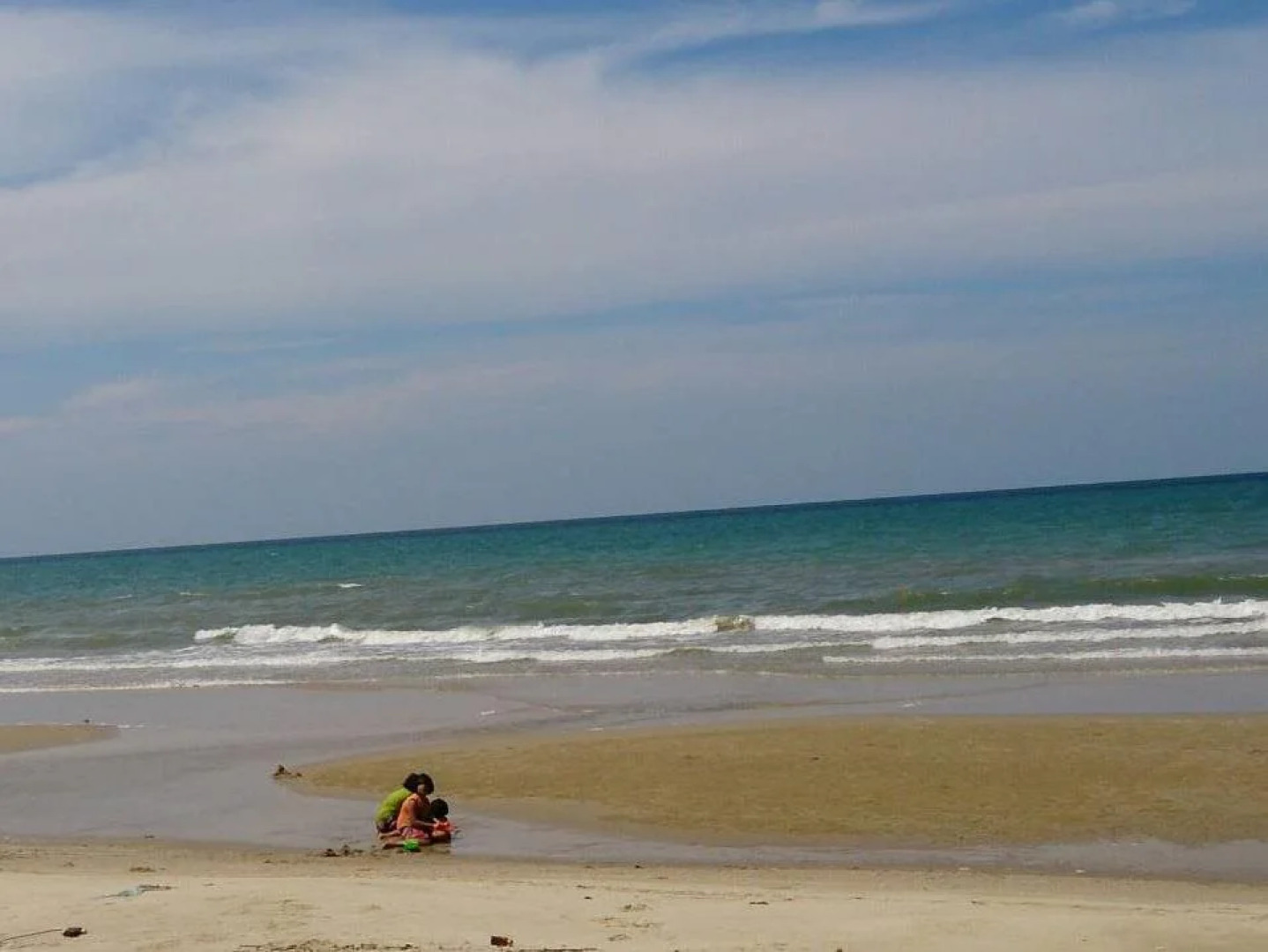 Grand Beach Condominium (Room. B26)