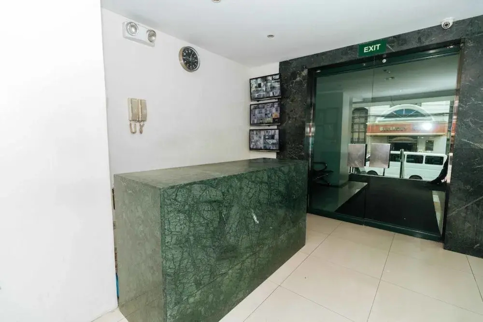 RedDoorz near Osmena Highway