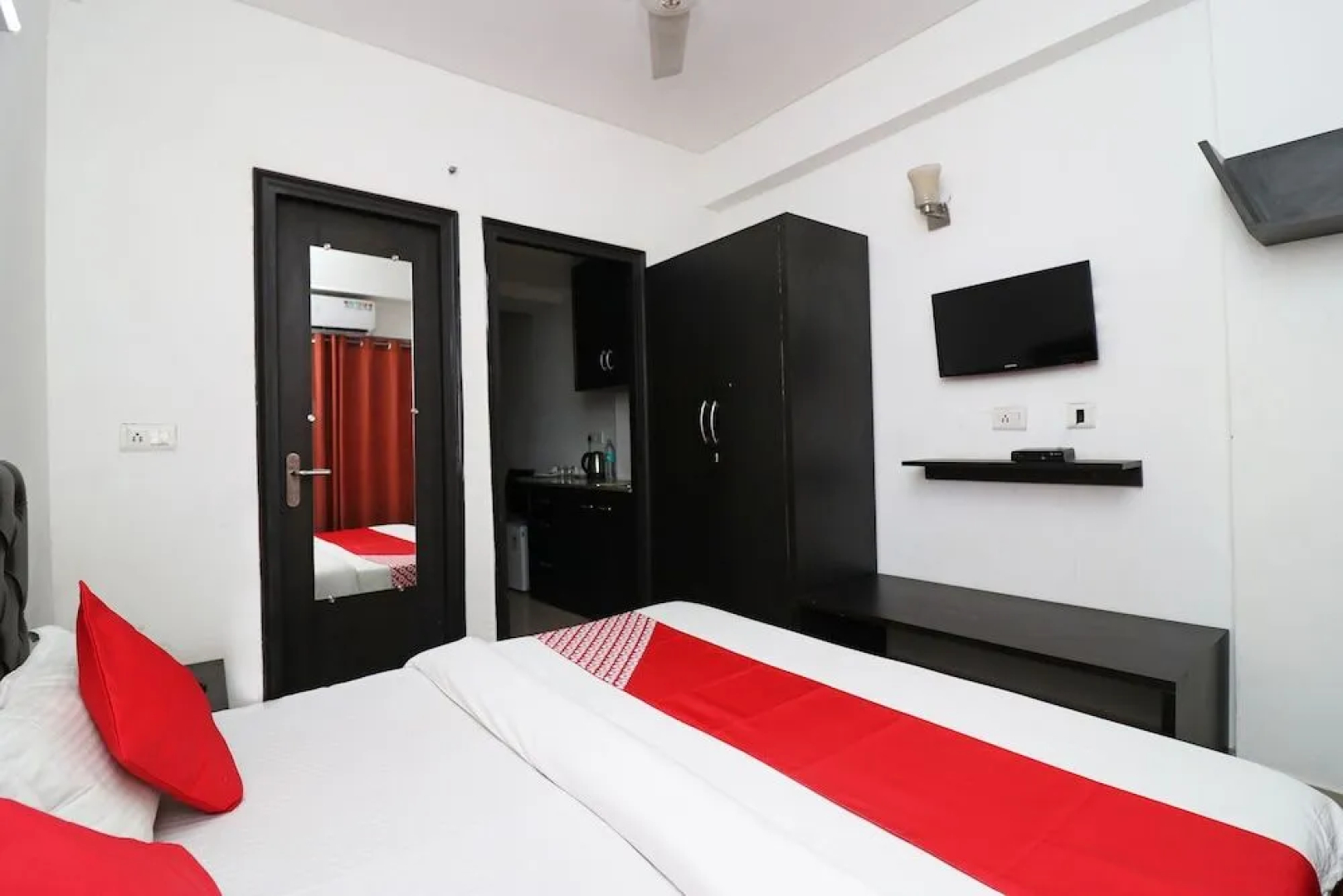 OYO 23668 Hotel The Hridhaan Regency