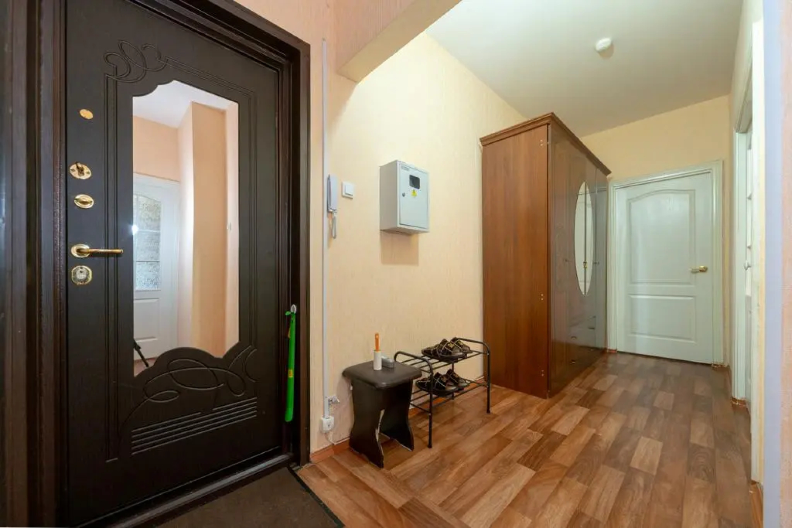 Пять звезд на Мира 94