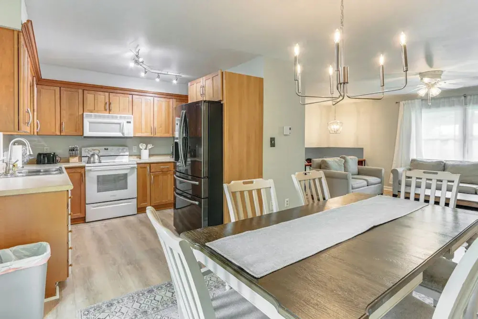 4 Mi to Penn State: Suburban Happy Valley Home