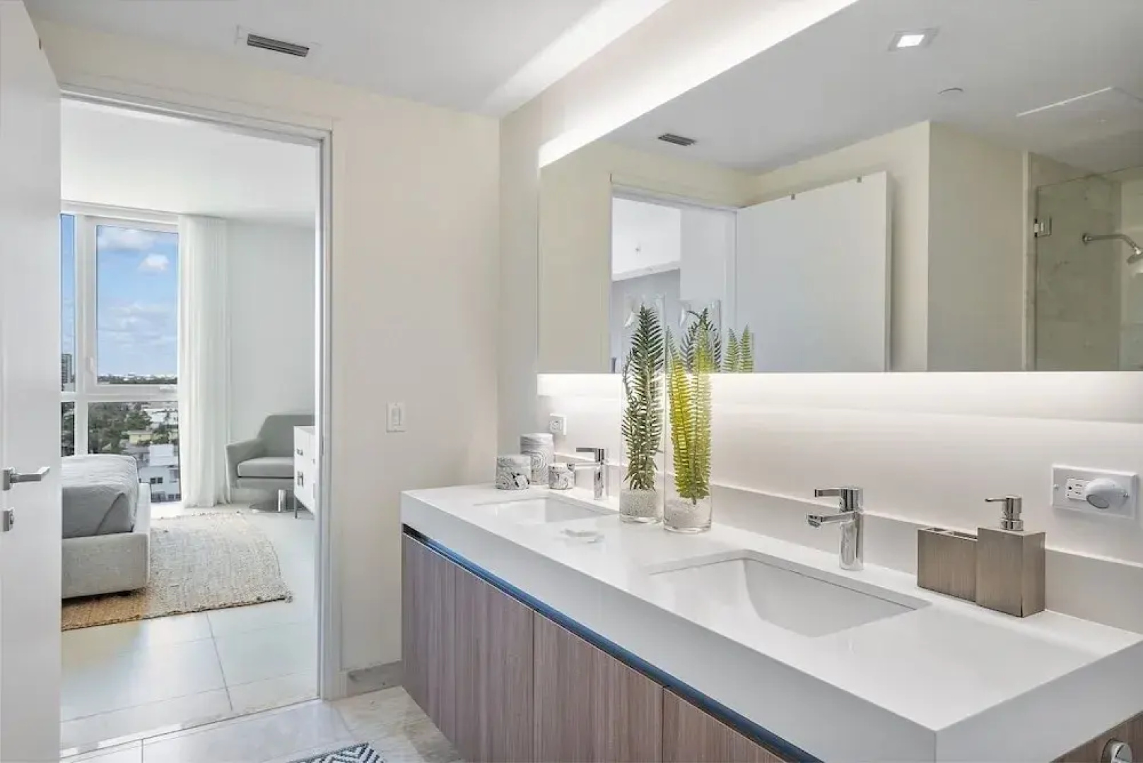 914 Tiffany House 1 Bedroom Condo by RedAwning