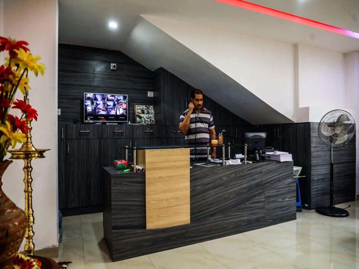 Oyo 27757 Mayflower Residency