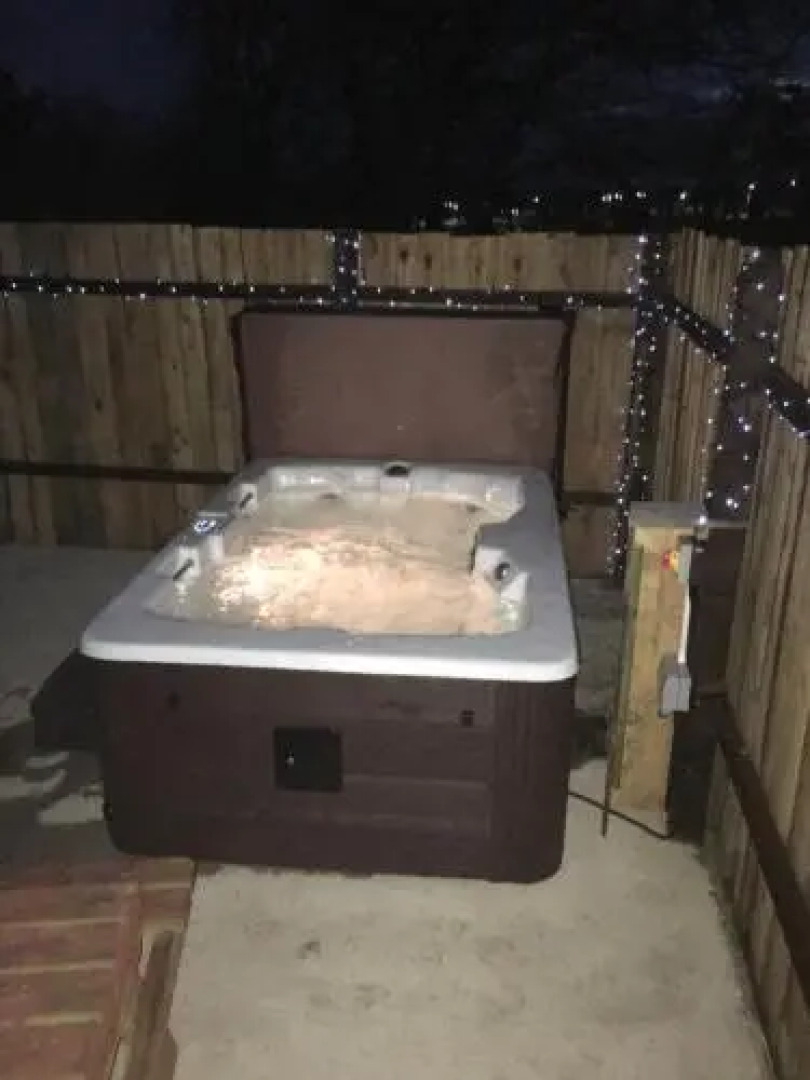 Pinewood Park-Tipis Hot Tubs And Lodges