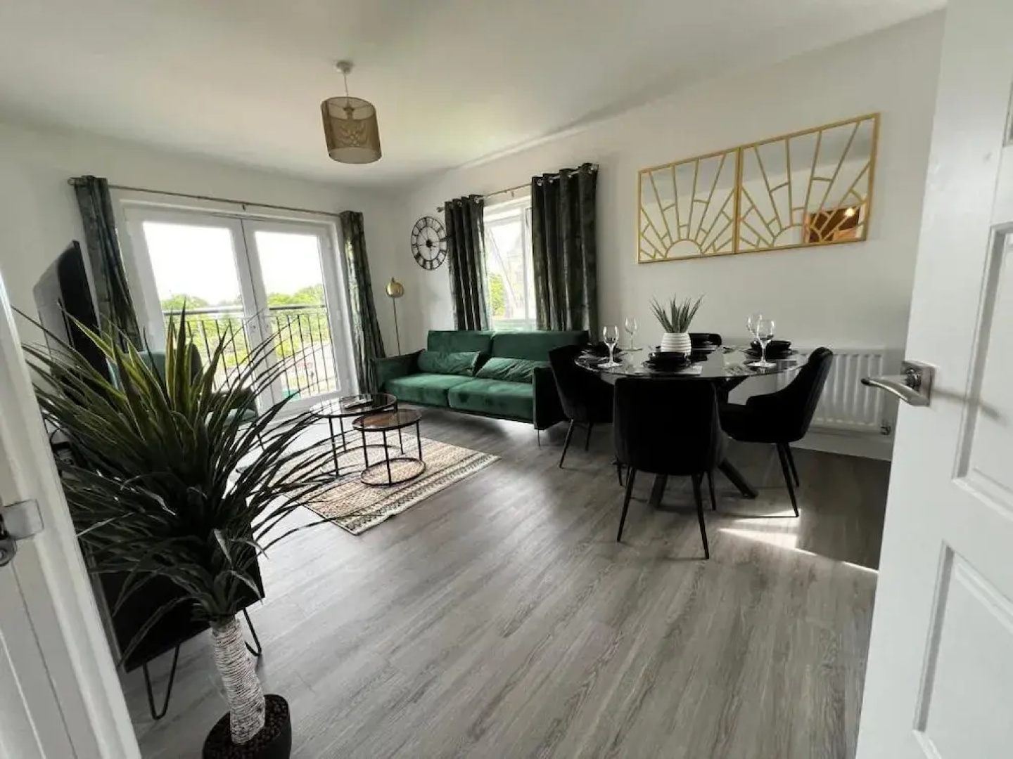 Modern 2 Bedroom Apartment