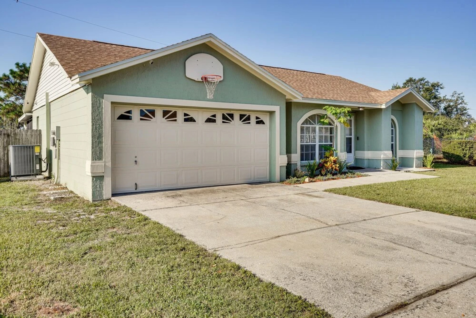 Family-friendly Winter Haven Home w/ Pool!