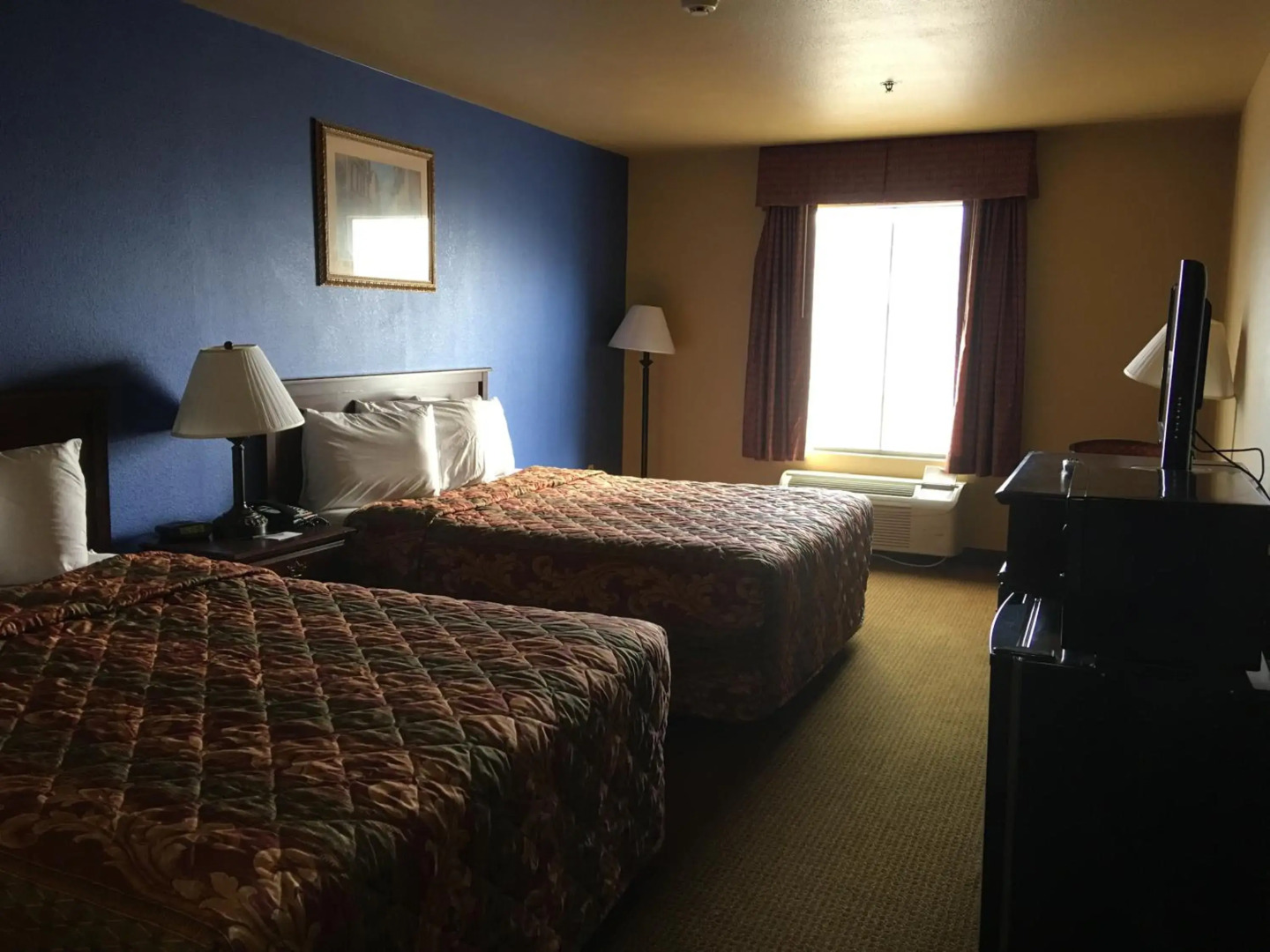Hilltop Inn and Suites