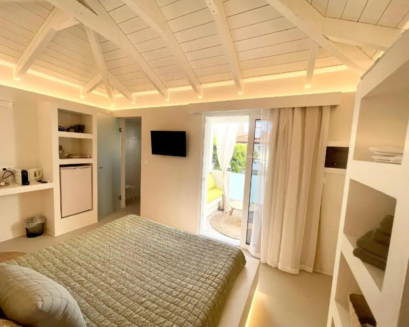 White House Kokas Luxury Apartments