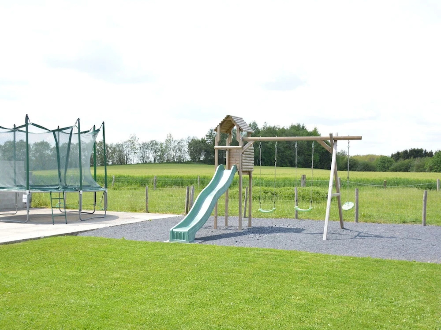 Lovely Holiday Home in Bastogne with Hot Tub