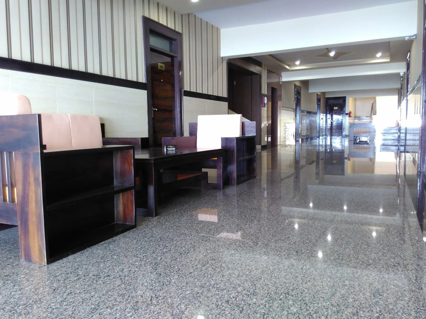 Hotel Raj Vista - Suites & Convention
