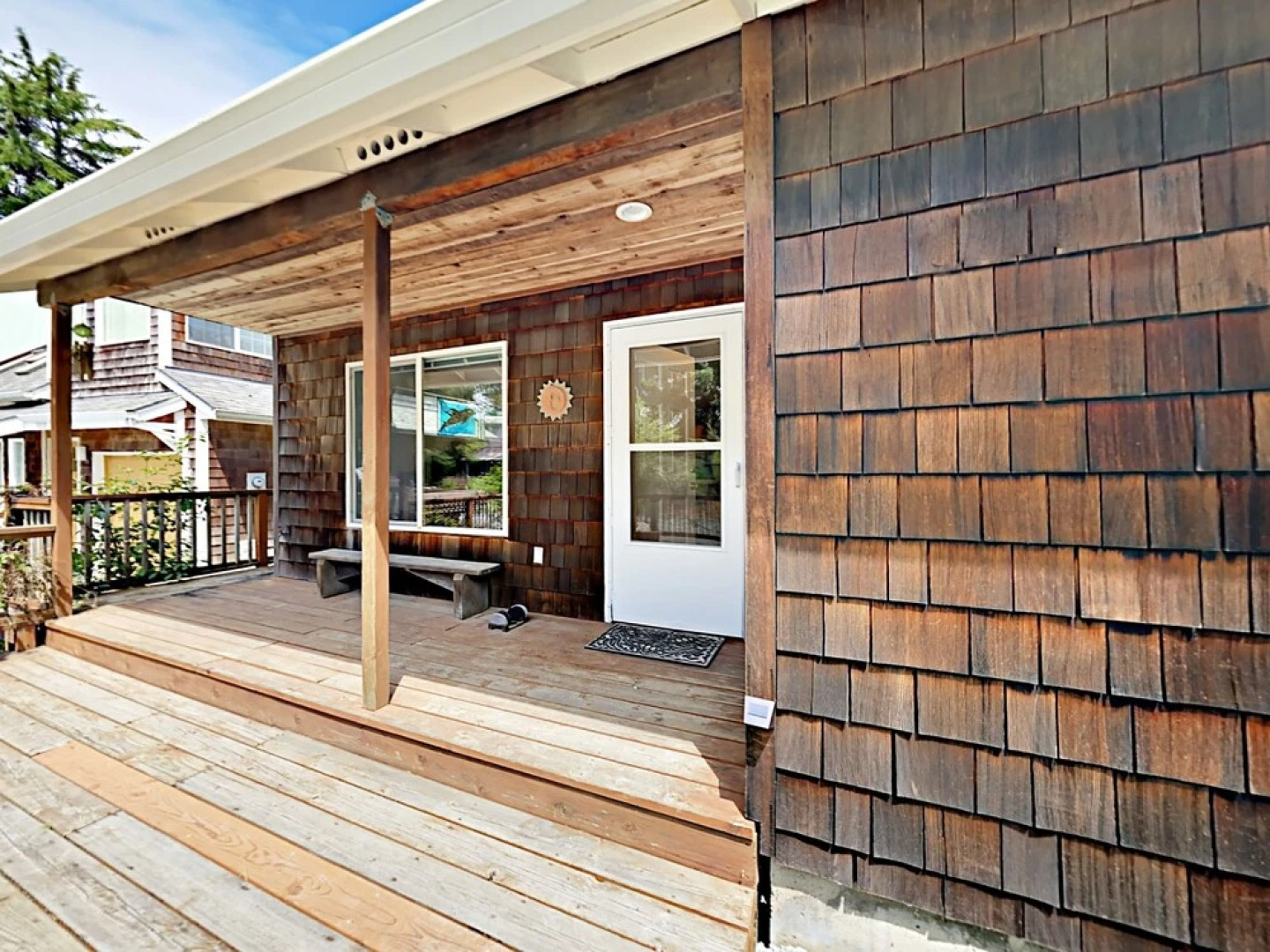 4br W/ Deck - Steps To The Beach! 4 Bedroom Home