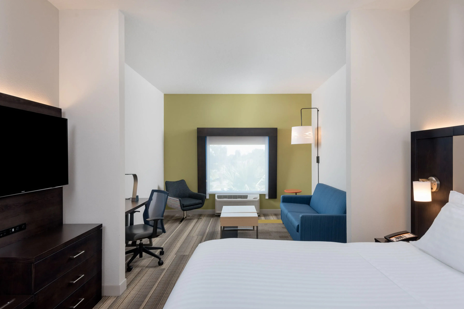 Holiday Inn Express & Suites Lakeland South by IHG
