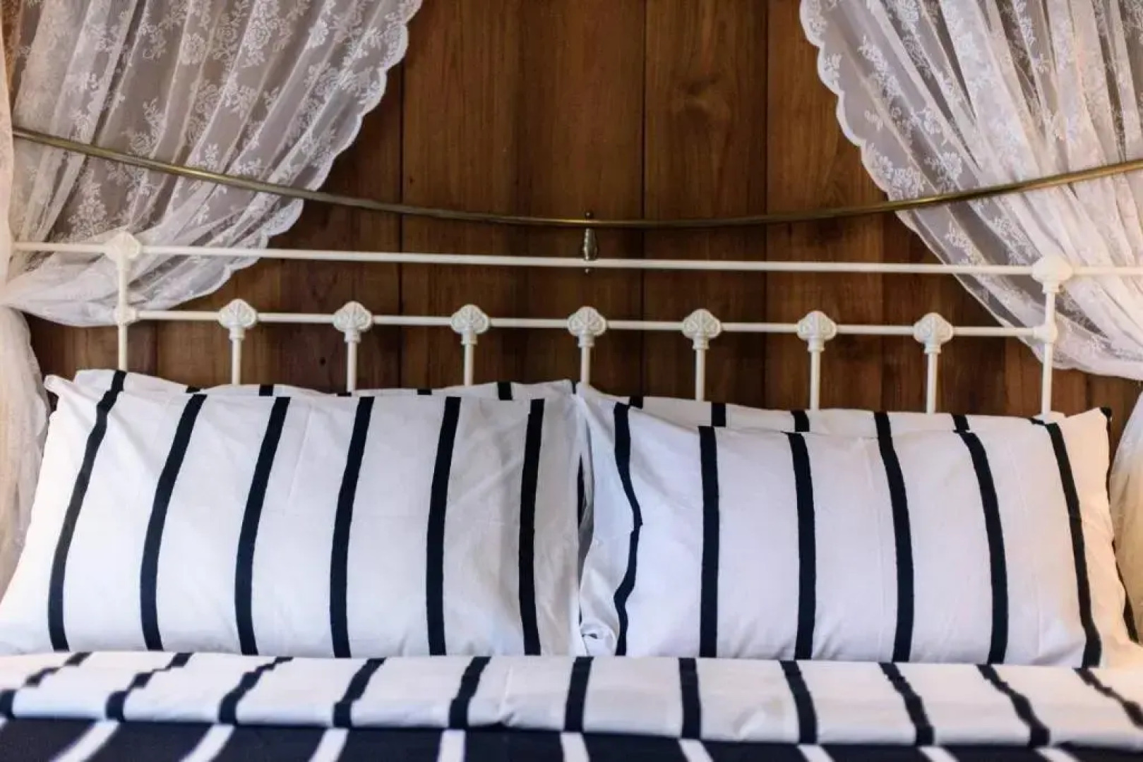 Rimrabeang Amphawa Cafe and Suite