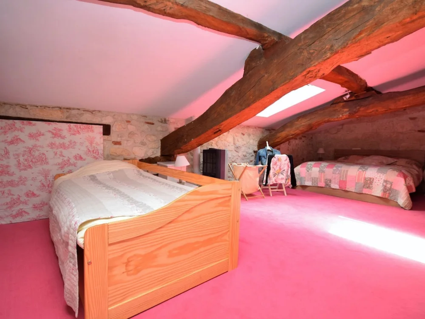 Authentic Castle in Bon-Encontre with Open Kitchen