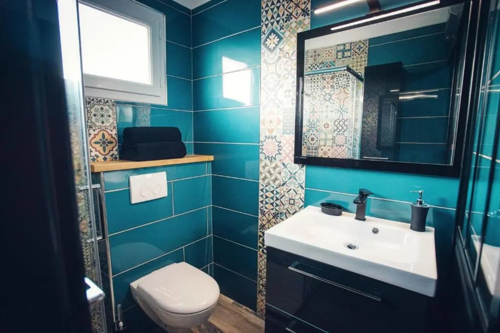 Studio cosy les pieds dans l'eau, climatisé, Parking privé, Vue montagne