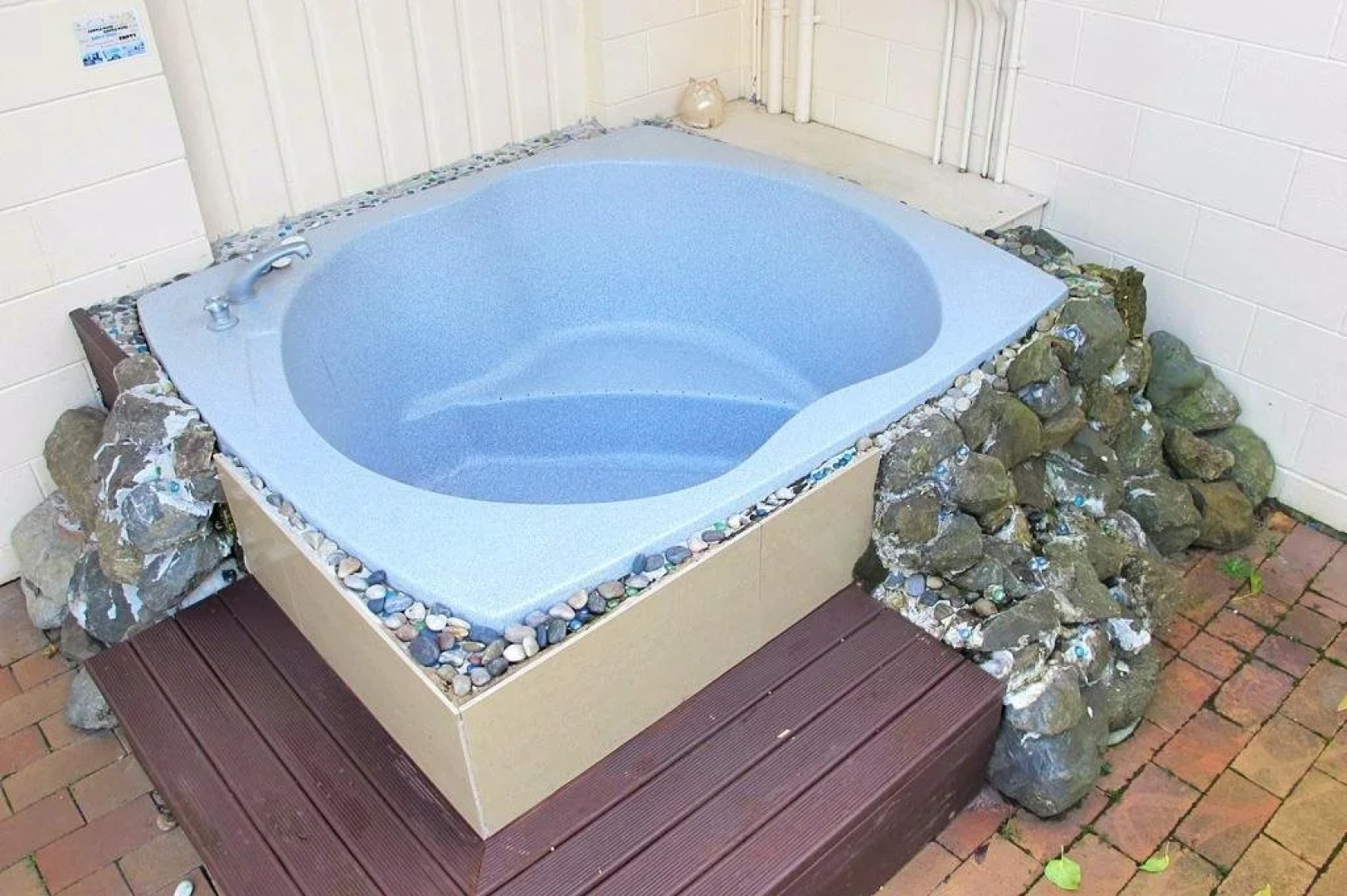 Ann’s Volcanic Motel