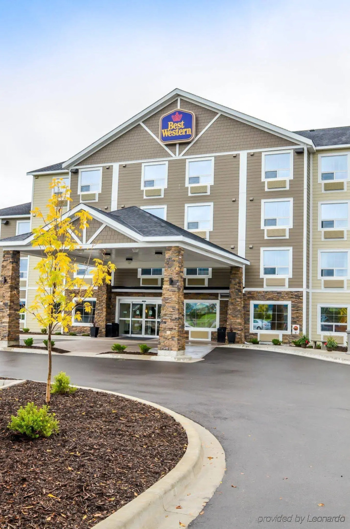 Best Western Thompson Hotel & Suites