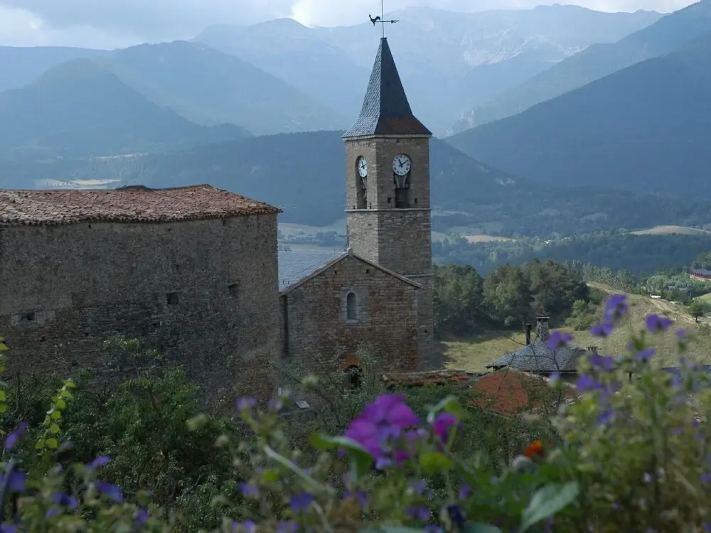 Scenic Bungalow With a Fireplace in the Middle of the Pyrenees
