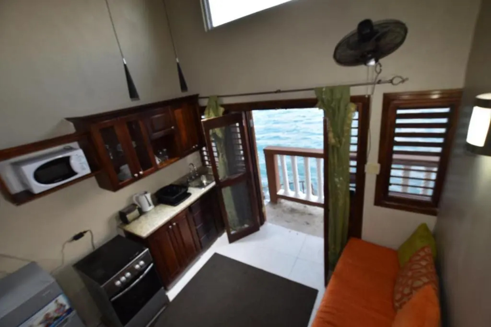 Shipwatcher Studio W/Mezzanine