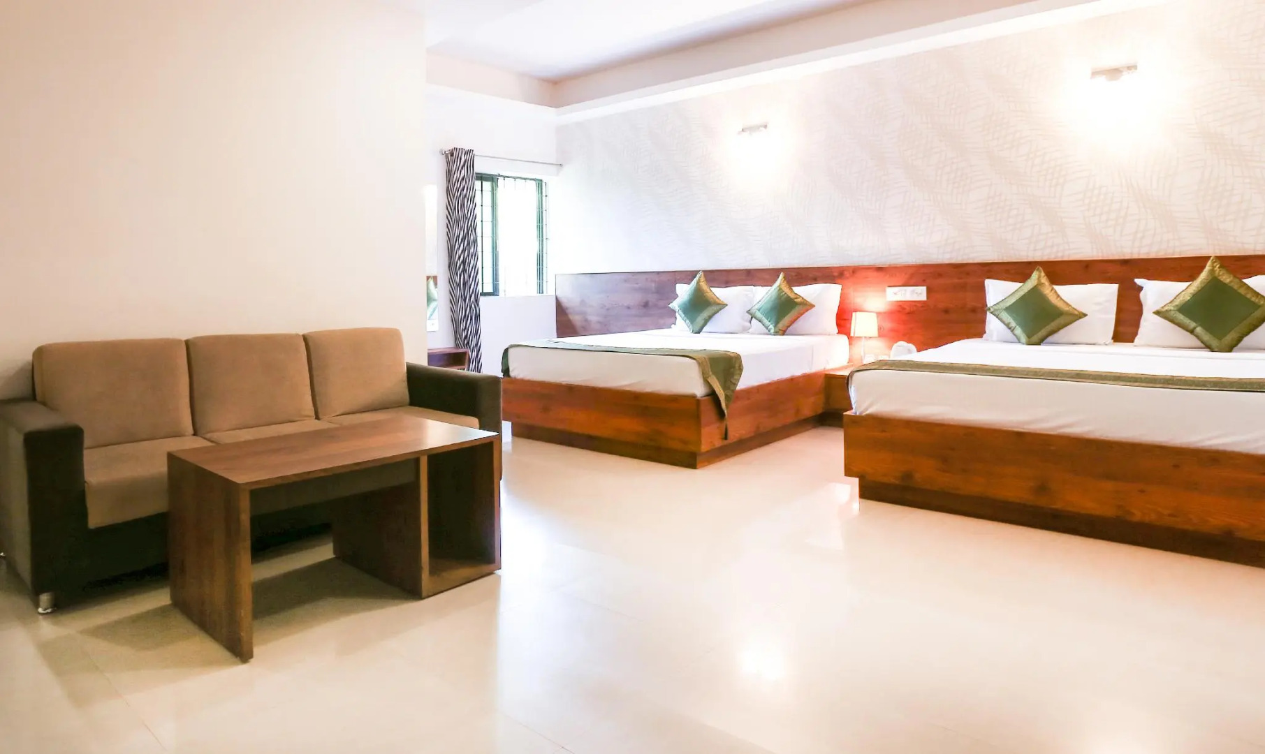 Treebo Comforts Inn, University Road Deralakatte