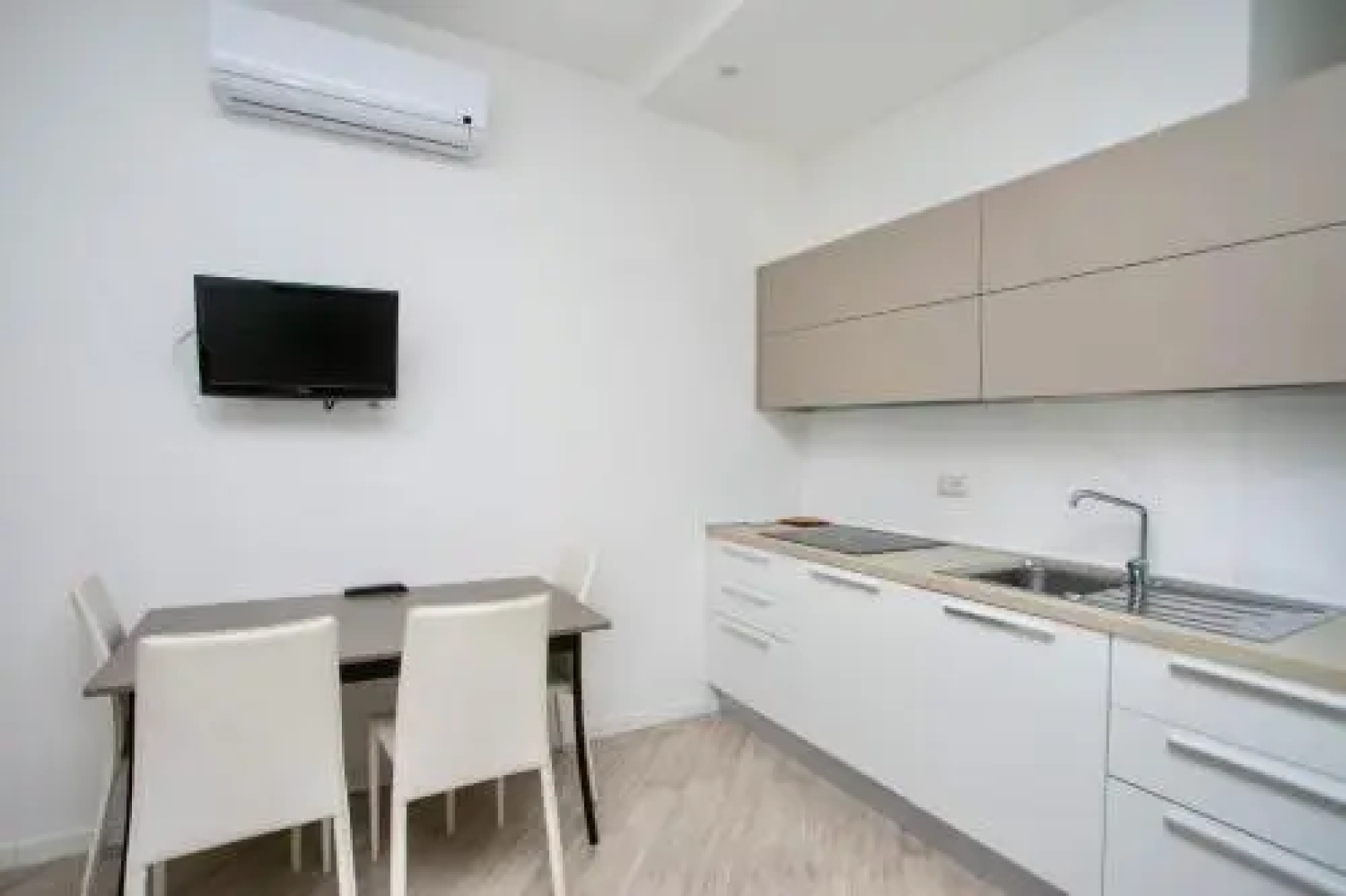 M215 - Marcelli, nuovo bilocale in residence con piscina