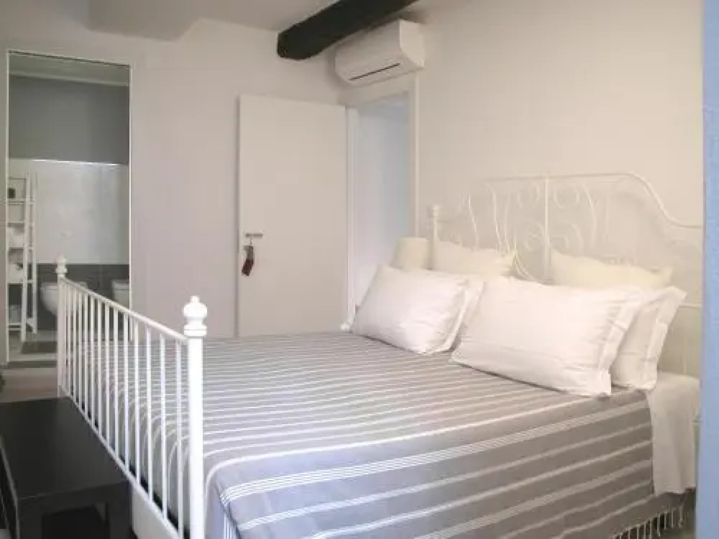 MB Sisters Glam Rooms