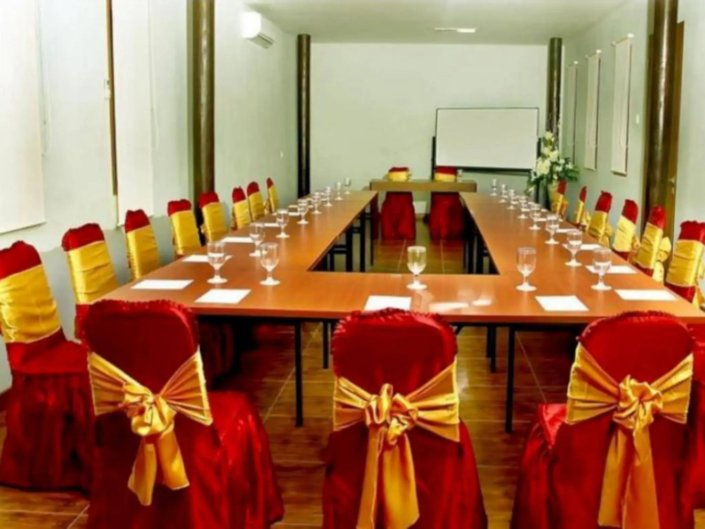 Grand Royal BIL Hotel