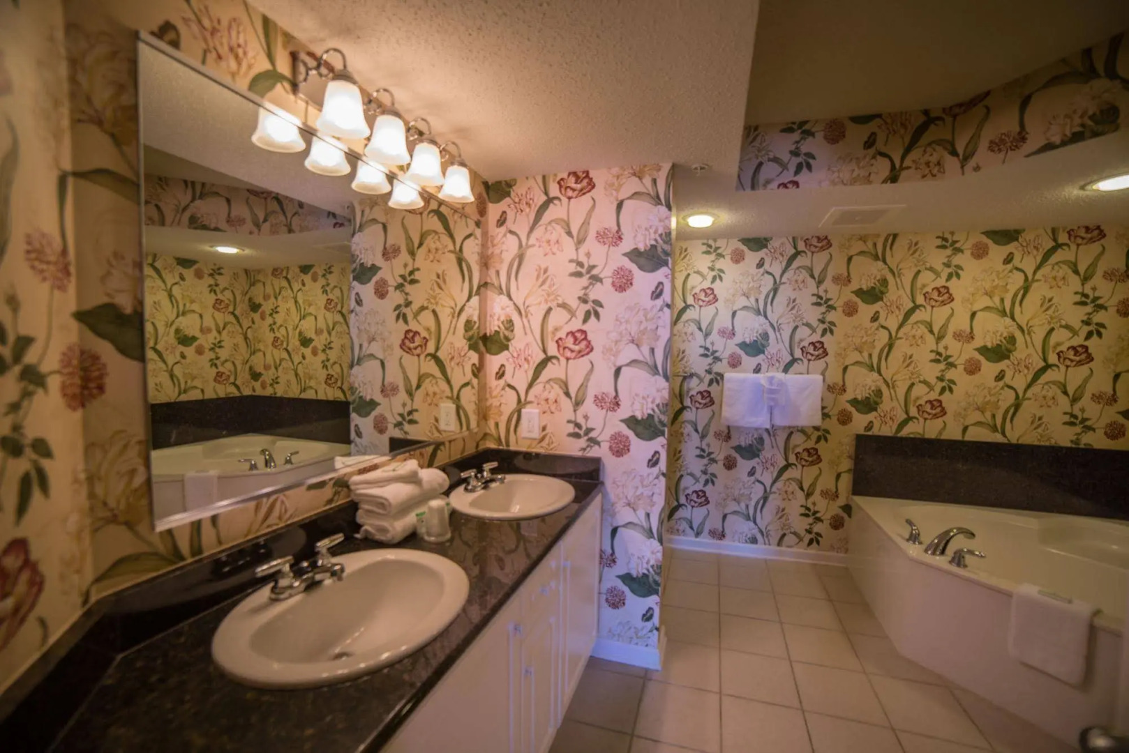 Barefoot Resort & Yacht Club