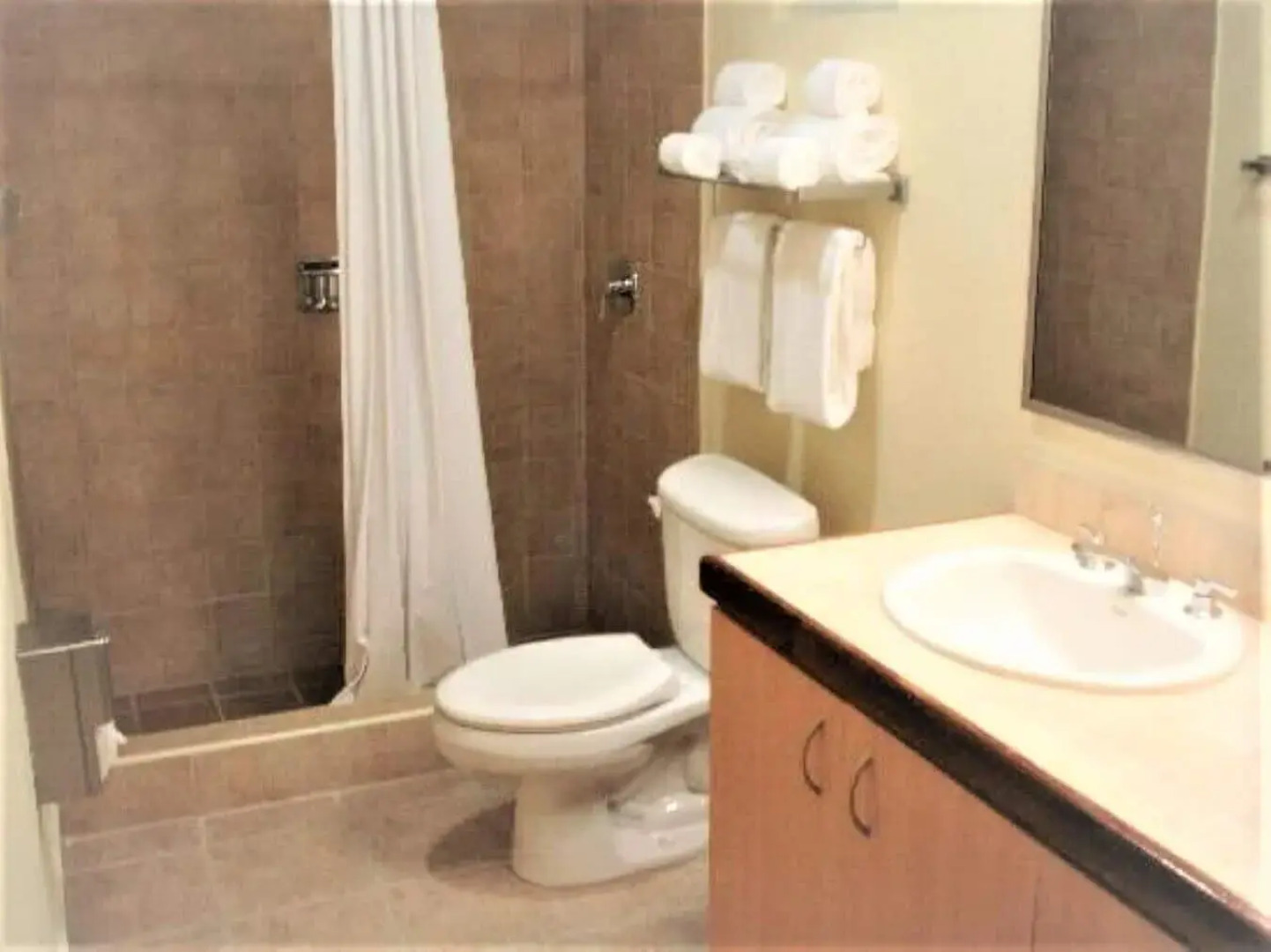 Comfort Inn & Suites Levittown