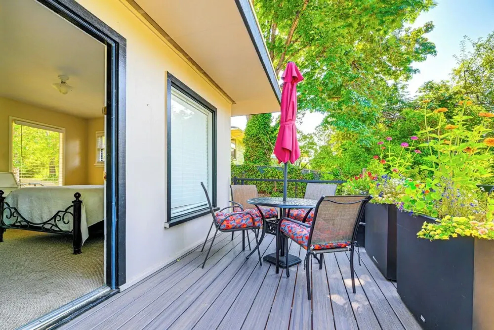 Grants Pass Getaway w/ Expansive Deck!